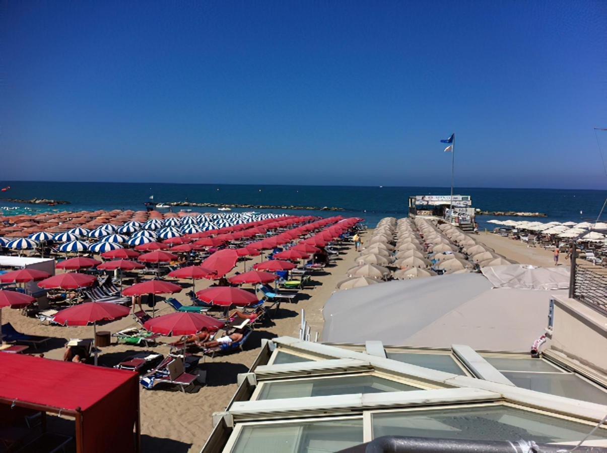 Hotel Eden B&B Cattolica Esterno foto
