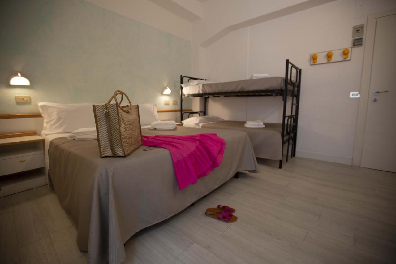 Hotel Eden B&B Cattolica Esterno foto