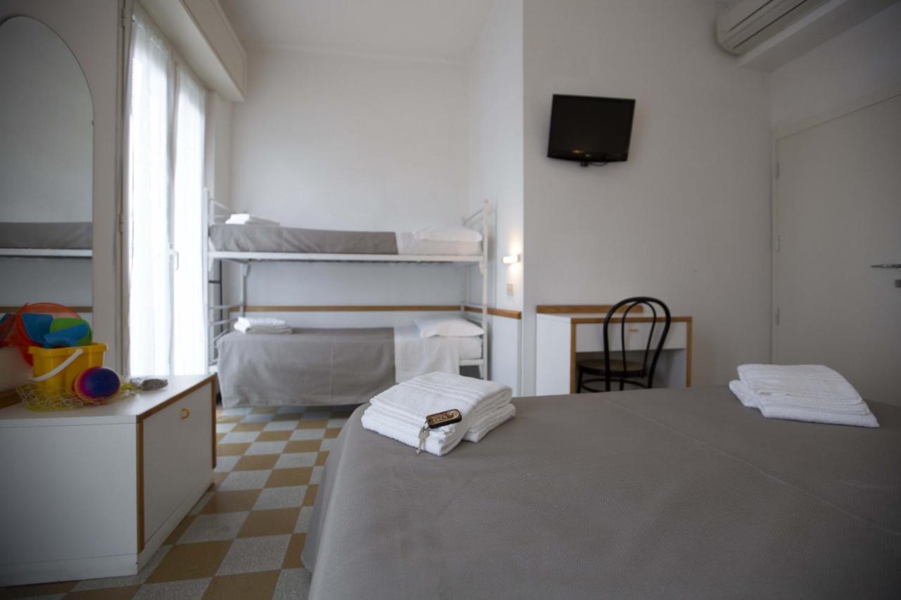 Hotel Eden B&B Cattolica Esterno foto