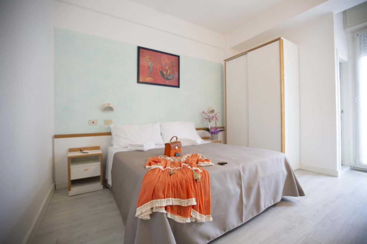 Hotel Eden B&B Cattolica Esterno foto