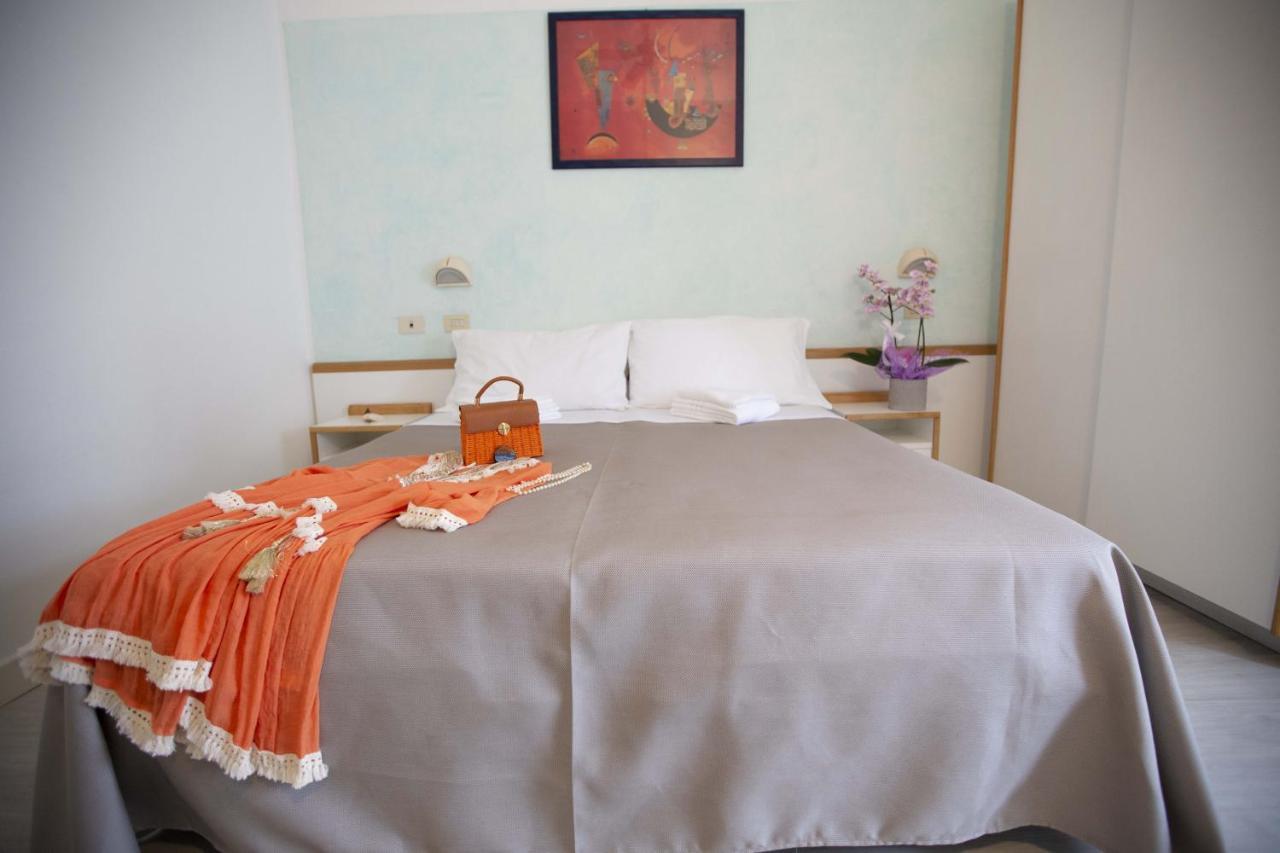 Hotel Eden B&B Cattolica Esterno foto