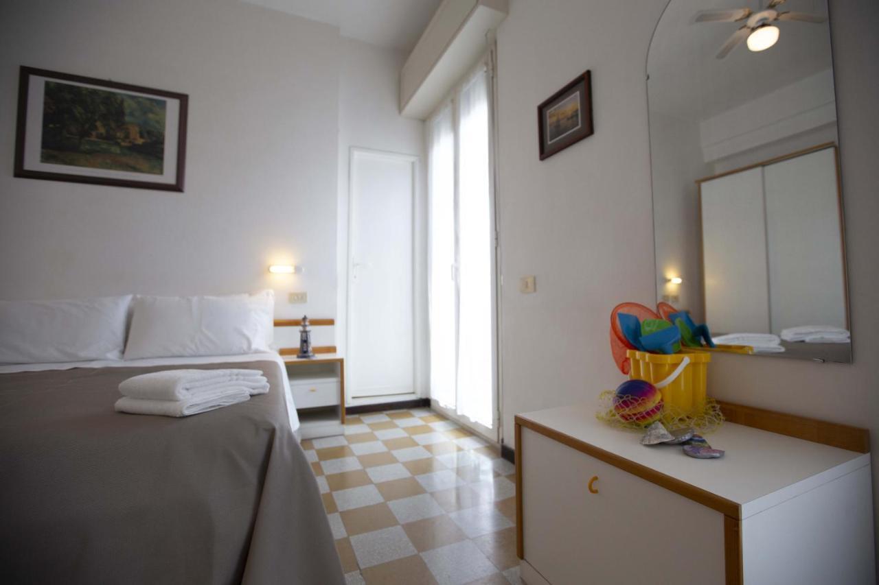 Hotel Eden B&B Cattolica Esterno foto