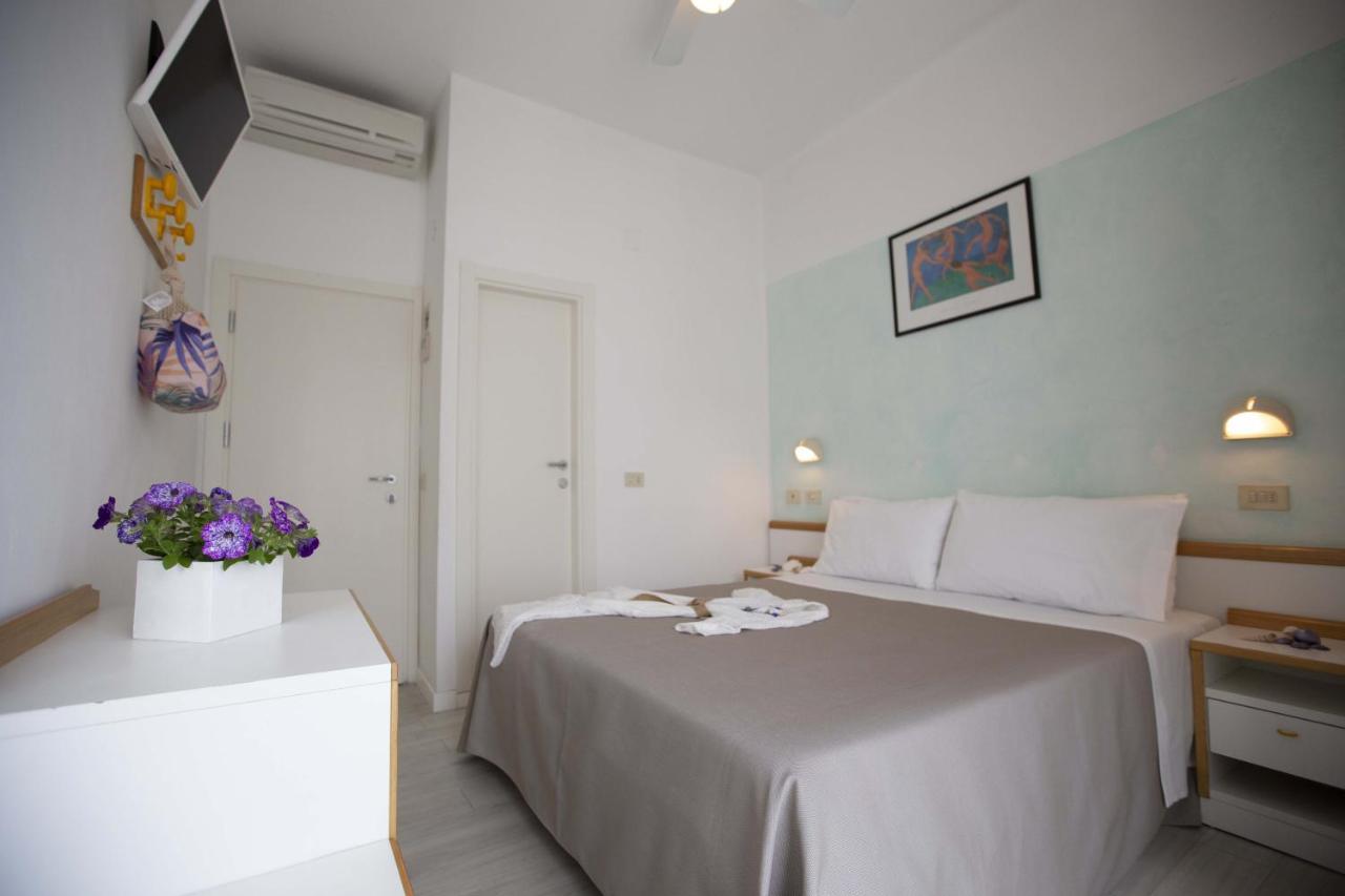 Hotel Eden B&B Cattolica Esterno foto