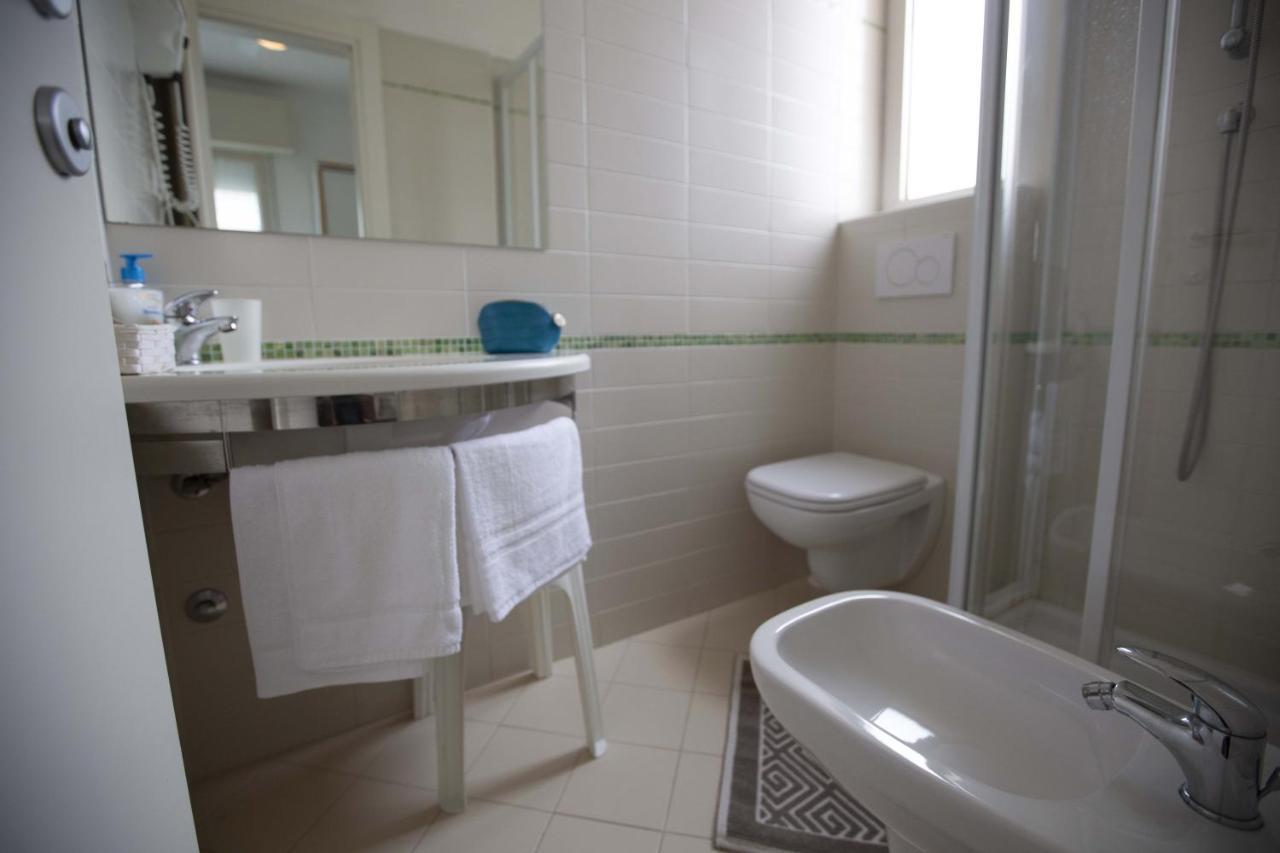 Hotel Eden B&B Cattolica Esterno foto