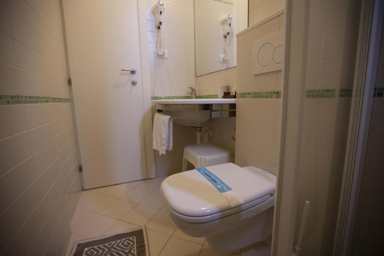 Hotel Eden B&B Cattolica Esterno foto