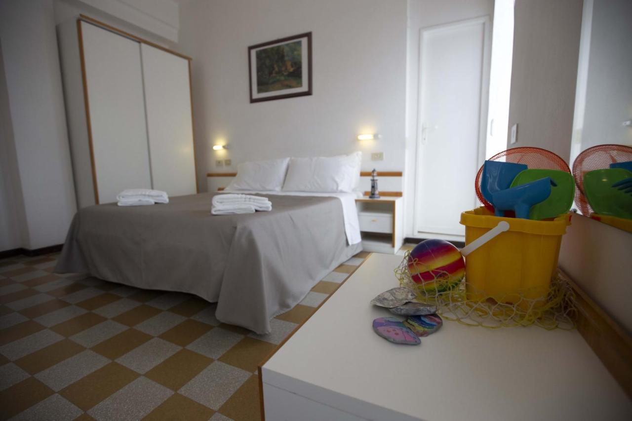 Hotel Eden B&B Cattolica Esterno foto