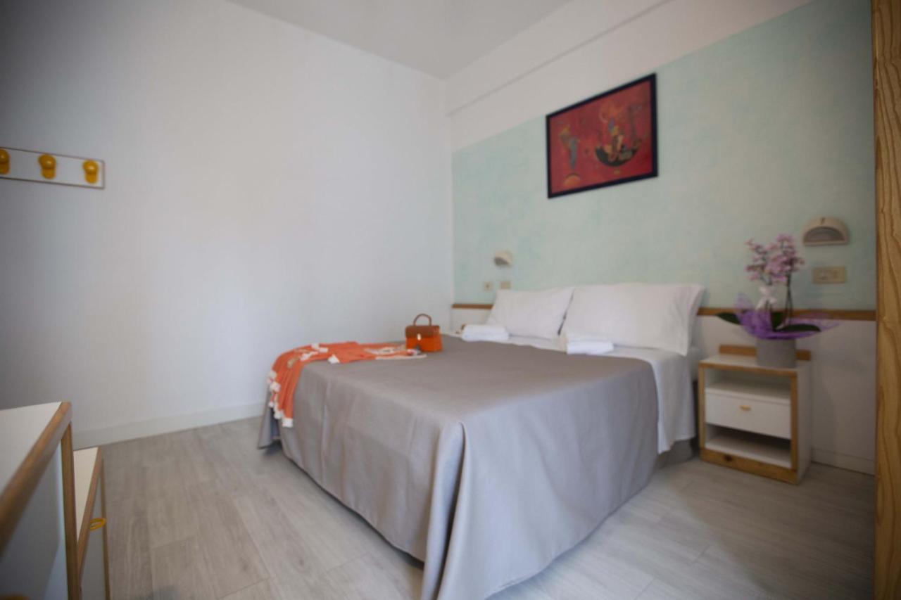 Hotel Eden B&B Cattolica Esterno foto