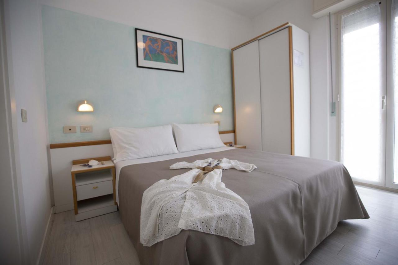 Hotel Eden B&B Cattolica Esterno foto