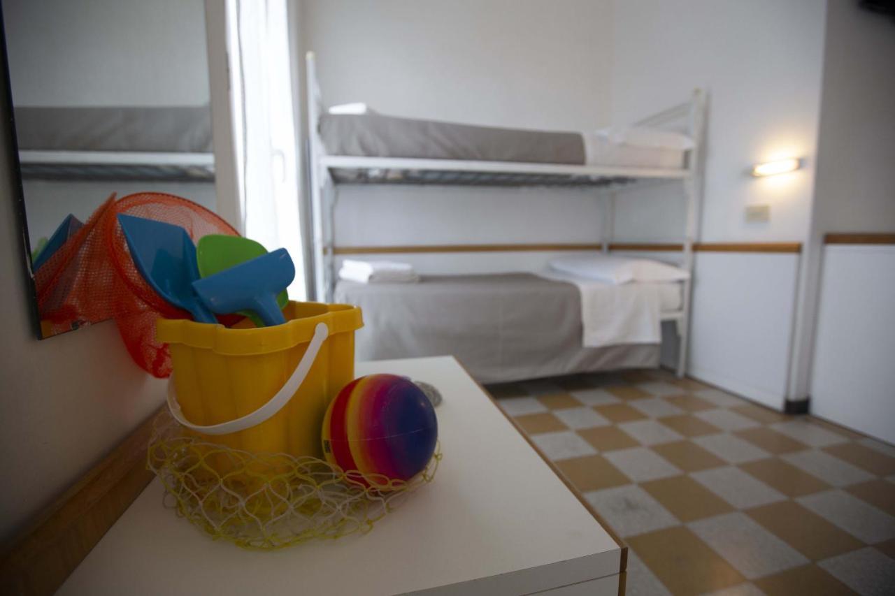 Hotel Eden B&B Cattolica Esterno foto