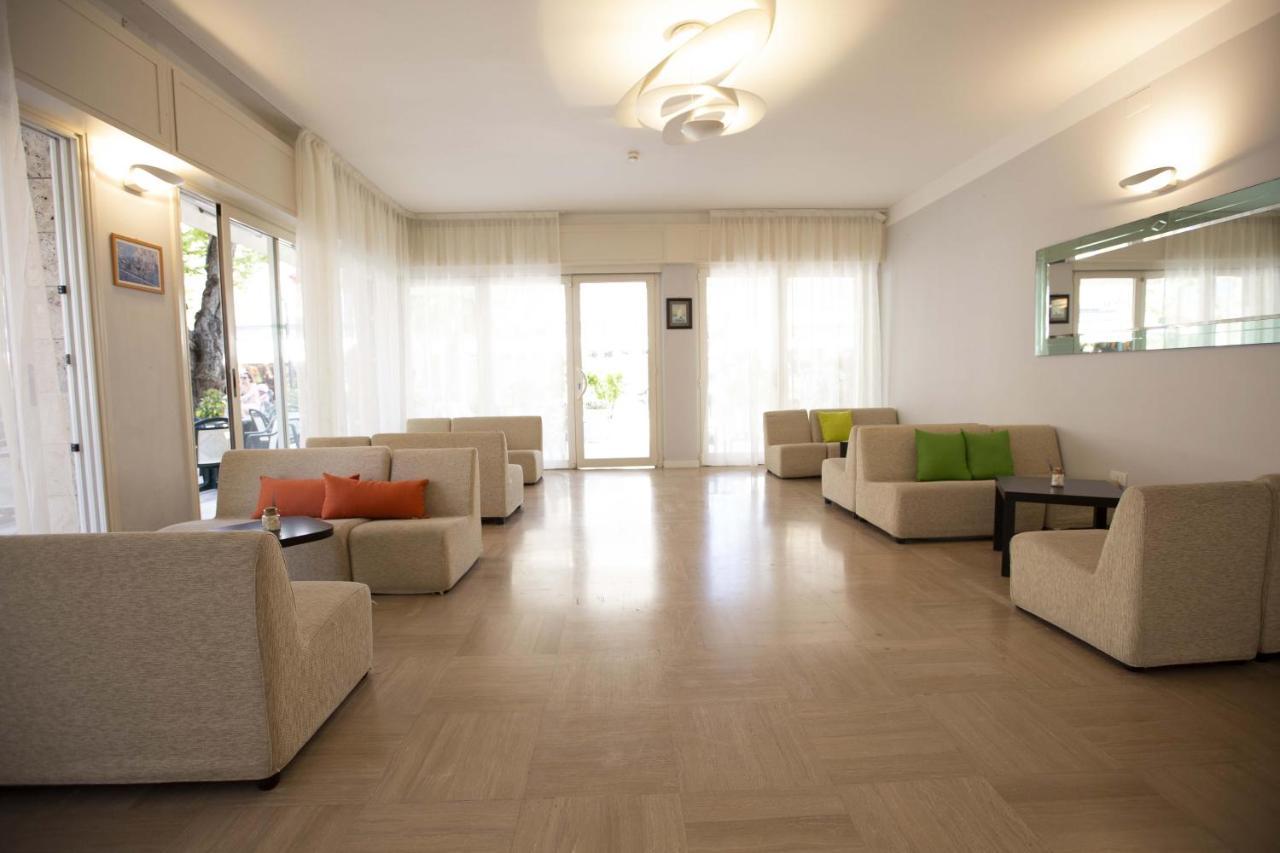 Hotel Eden B&B Cattolica Esterno foto