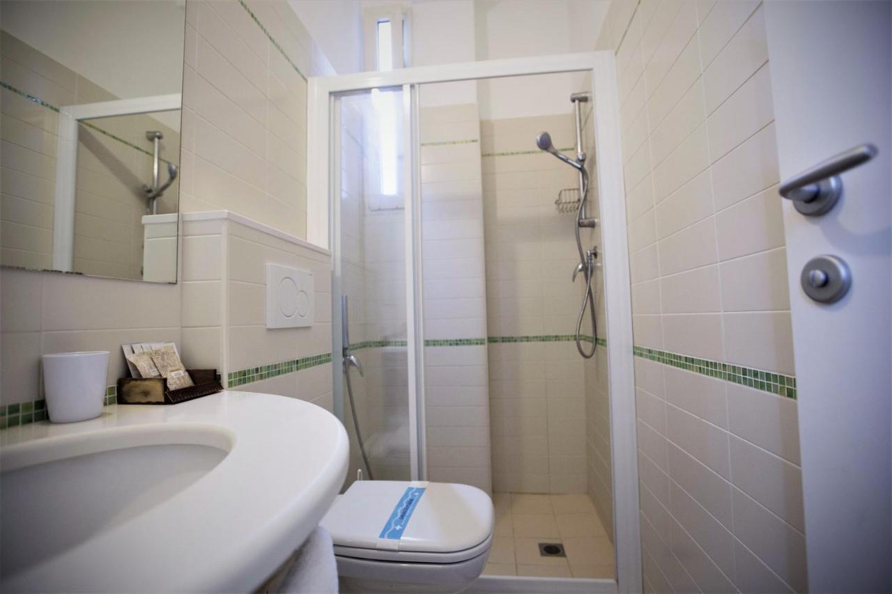 Hotel Eden B&B Cattolica Esterno foto