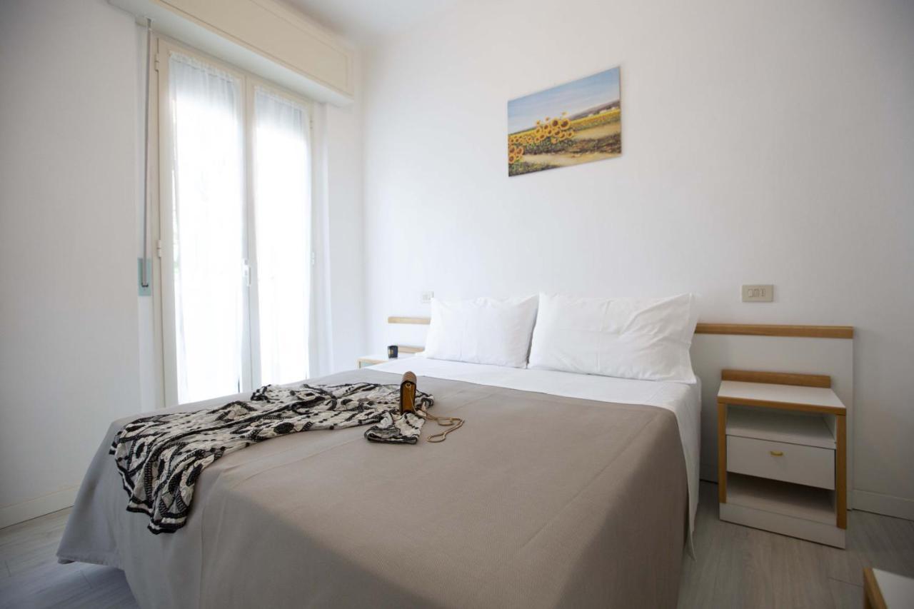 Hotel Eden B&B Cattolica Esterno foto