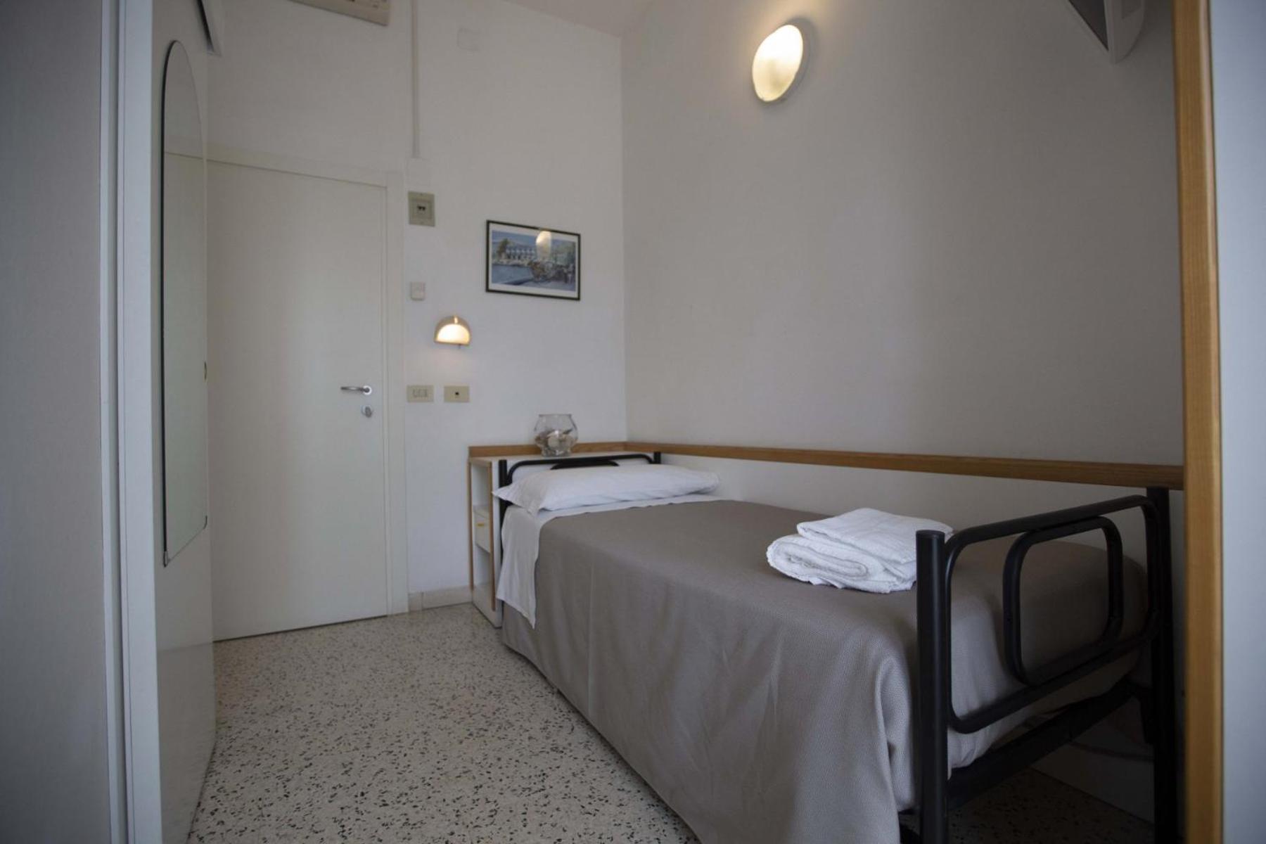 Hotel Eden B&B Cattolica Esterno foto