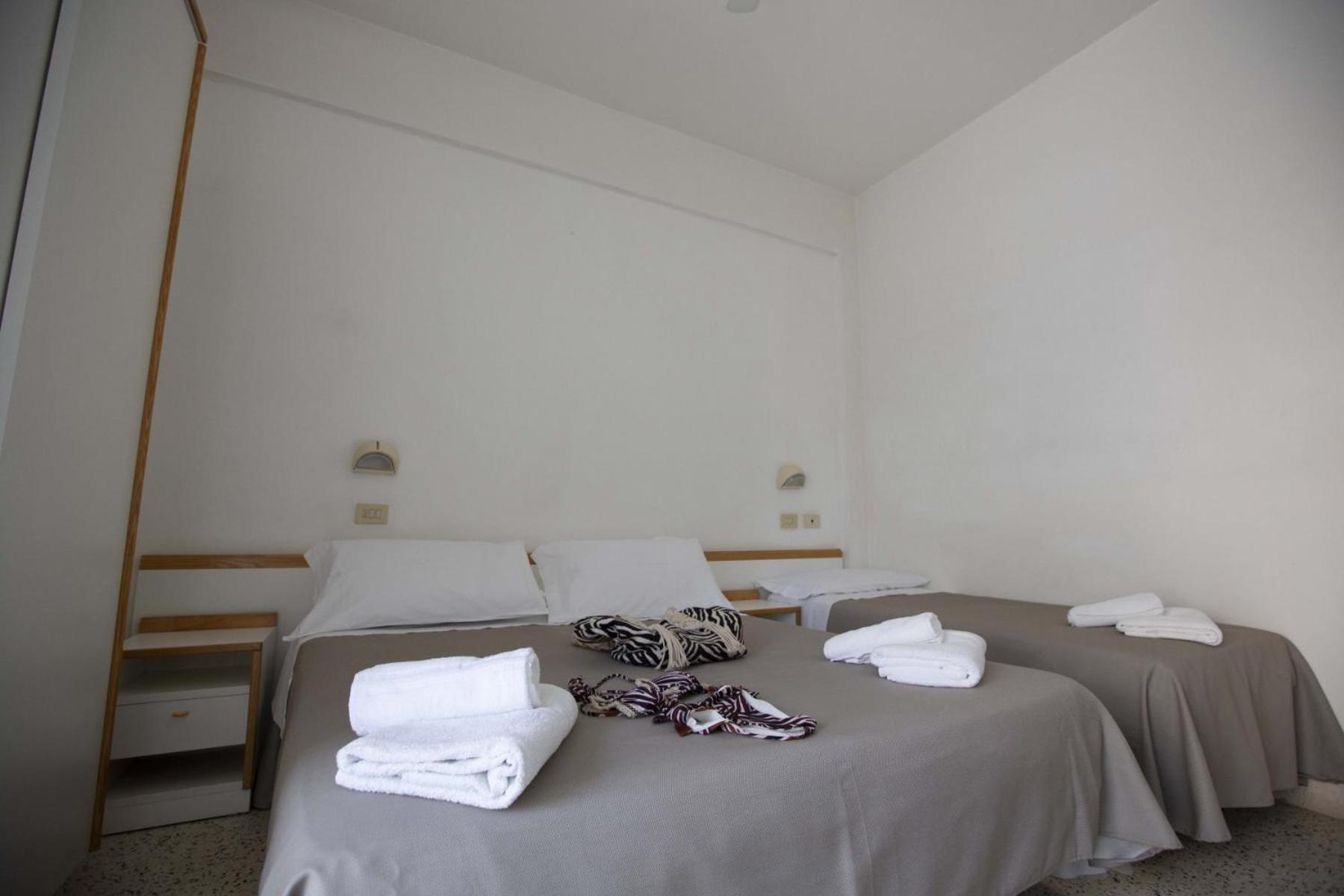 Hotel Eden B&B Cattolica Esterno foto